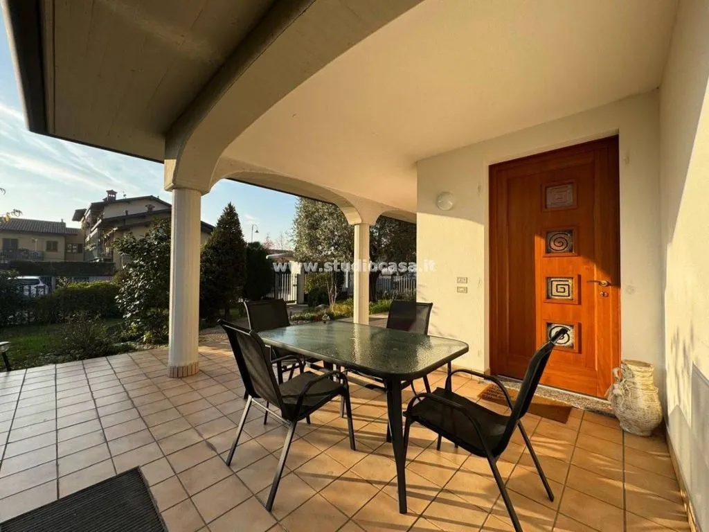 Terrass - Luxury Villa with Private Garden in Mapello