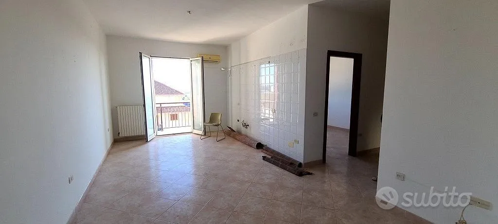 Pièces - Apartment with Balcony in Central Location