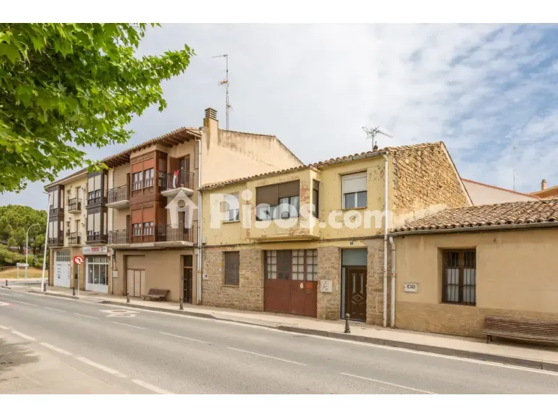 Exterior - Mixed-Use Property with Dual Access in Tafalla