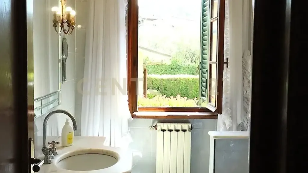Salles de bain - Villa with Garden and Terrace in Pescaglia