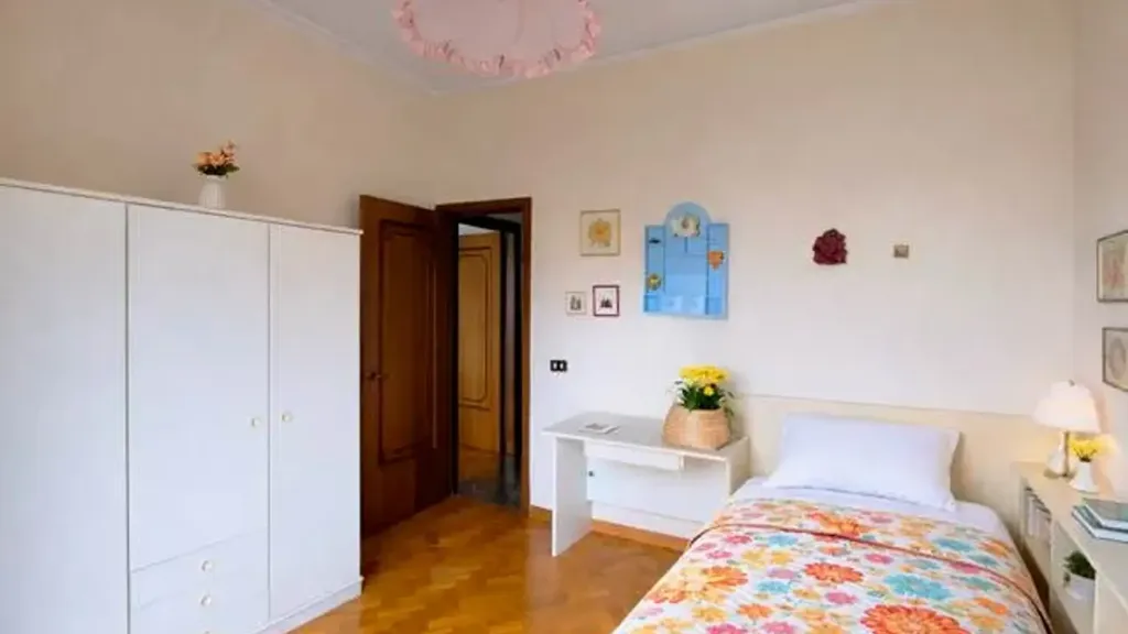 Chambres - Five-Bedroom Apartment with Balcony in Siena