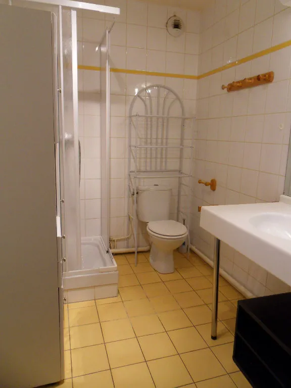 Salles de bain - Studio avec Parking dans Immeuble Récent à Pontoise