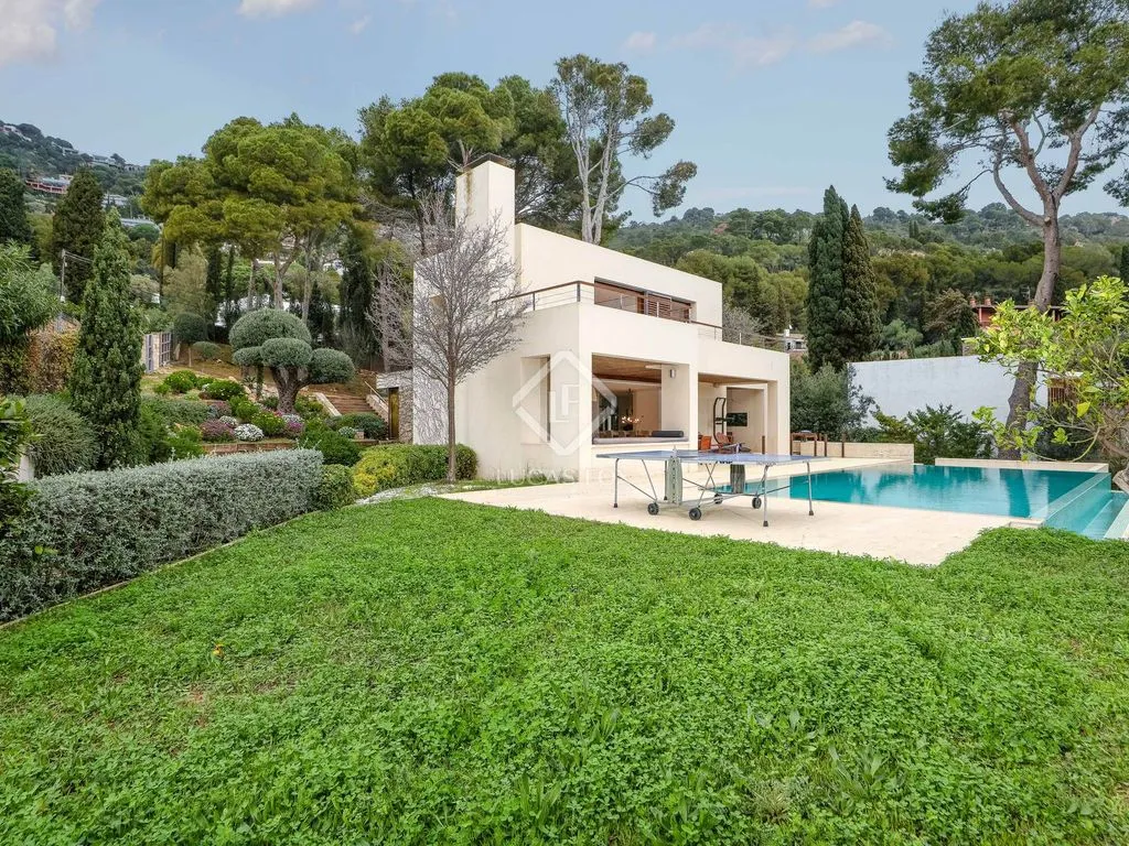Piscine - Architectural Villa with Sea View in Aiguablava