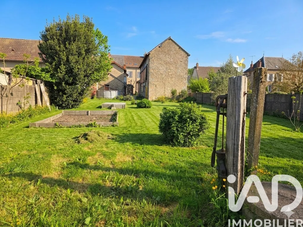 Jardin - Maison de Ville avec Dépendances à Luzy