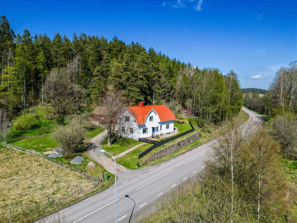 Õhuvaade - 1920s Villa with Garden in Fritsla