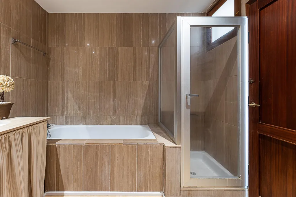 Bathrooms - 3-room apartment in Palma de Mallorca (Capital)