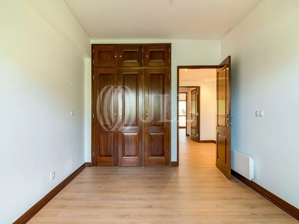 Hallway - Renovated Apartment with Balcony in Cascais