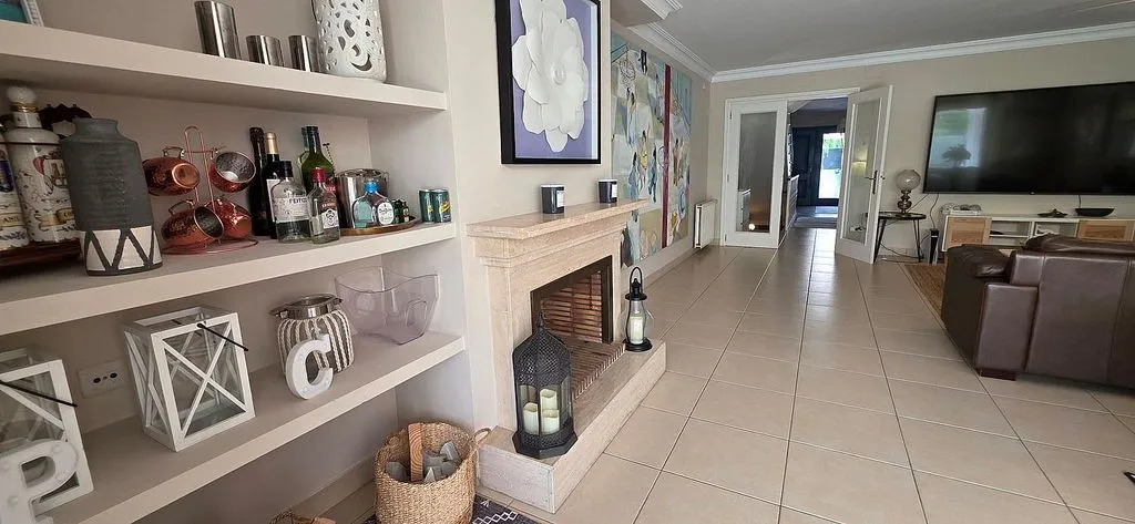 Elutuba - Semi-Detached House with Pool in Rocafort