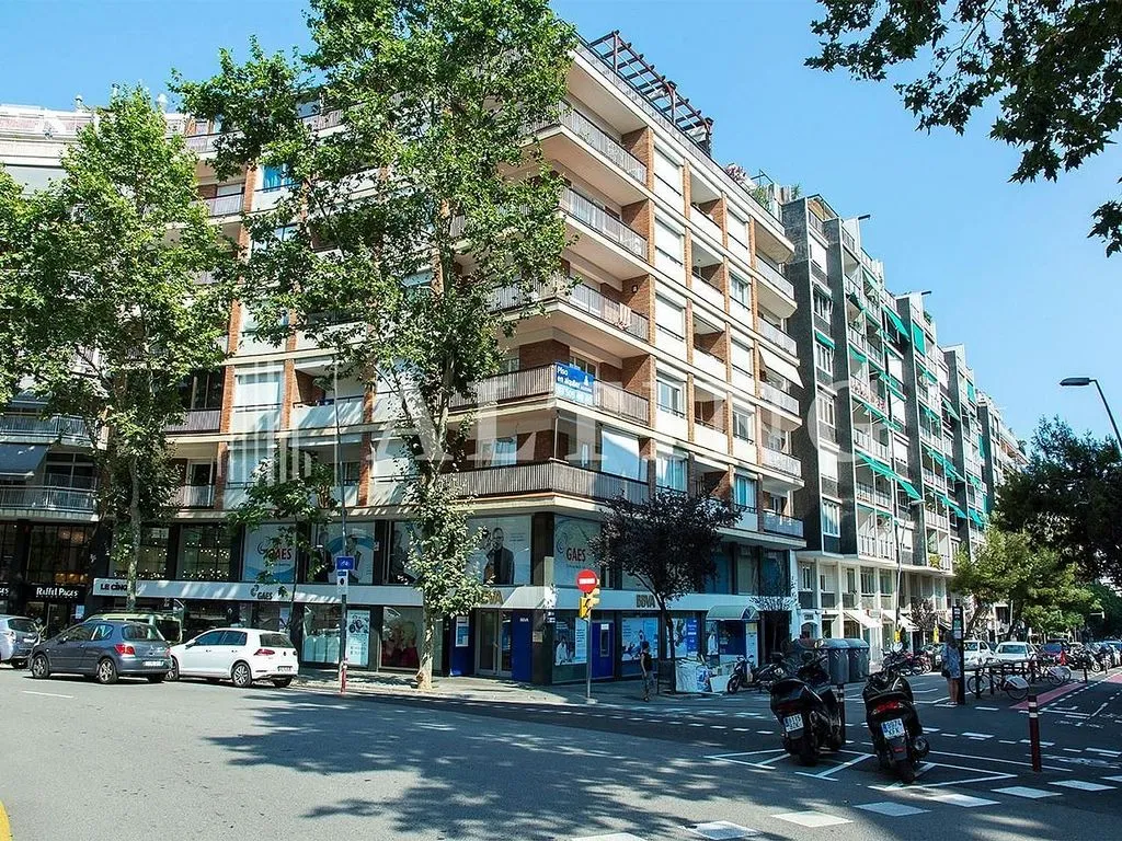 Exterior - Reformed Apartment with Terrace in Barcelona