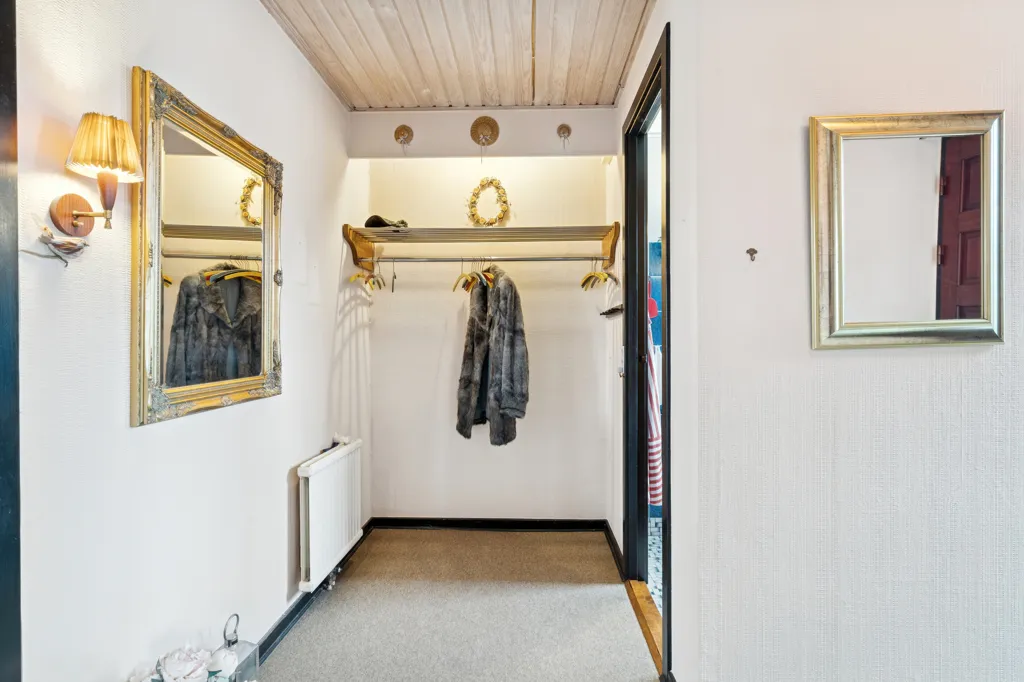 Esik - Well-Maintained Villa with Carport in Viborg
