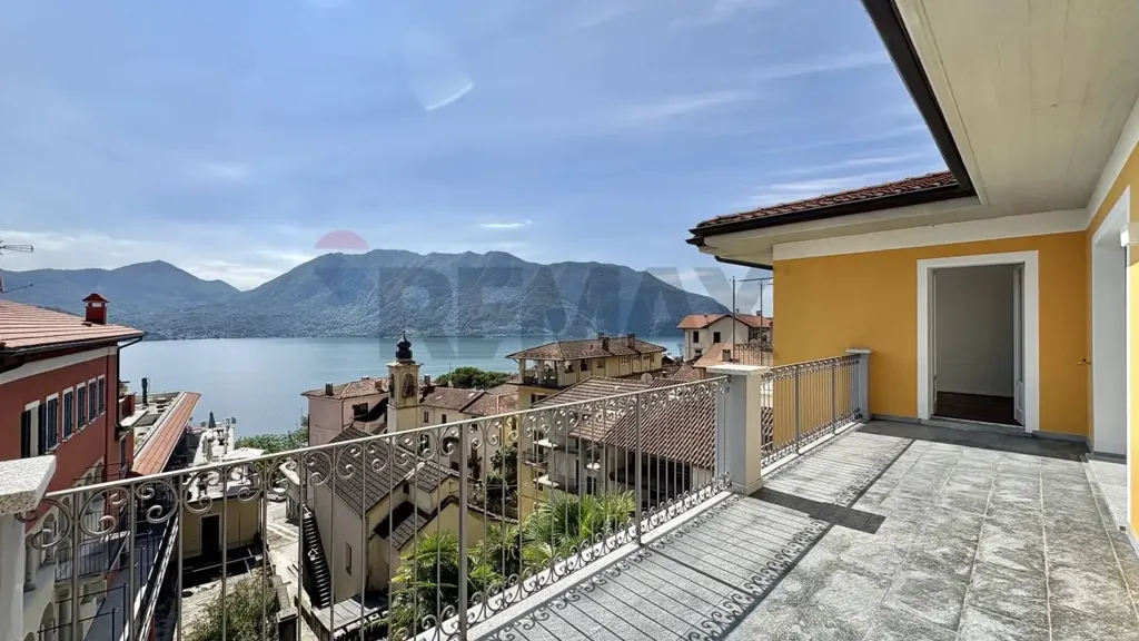 Terrass - Modern Attico with Lake View in Ghiffa