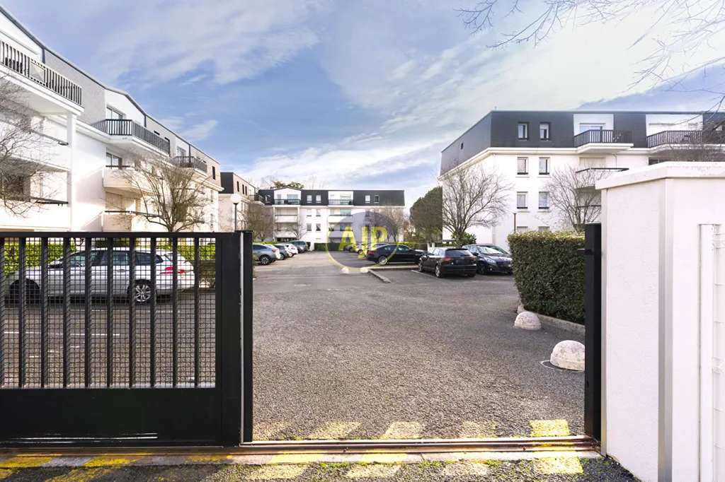 Välivaade - 3-Bed Flat with Garden in Mérignac