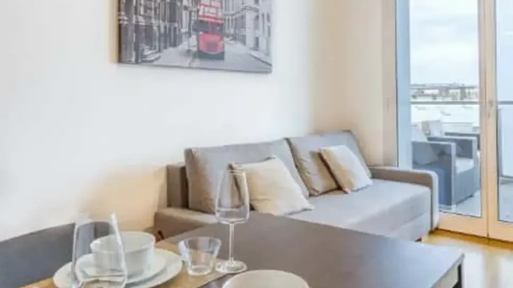 Elutuba - Modern Studio with Terrace near Navigli, Milan