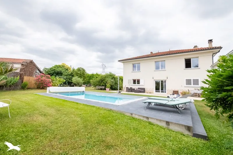 Piscine - Maison Familiale avec Piscine à Sainte-Eulalie
