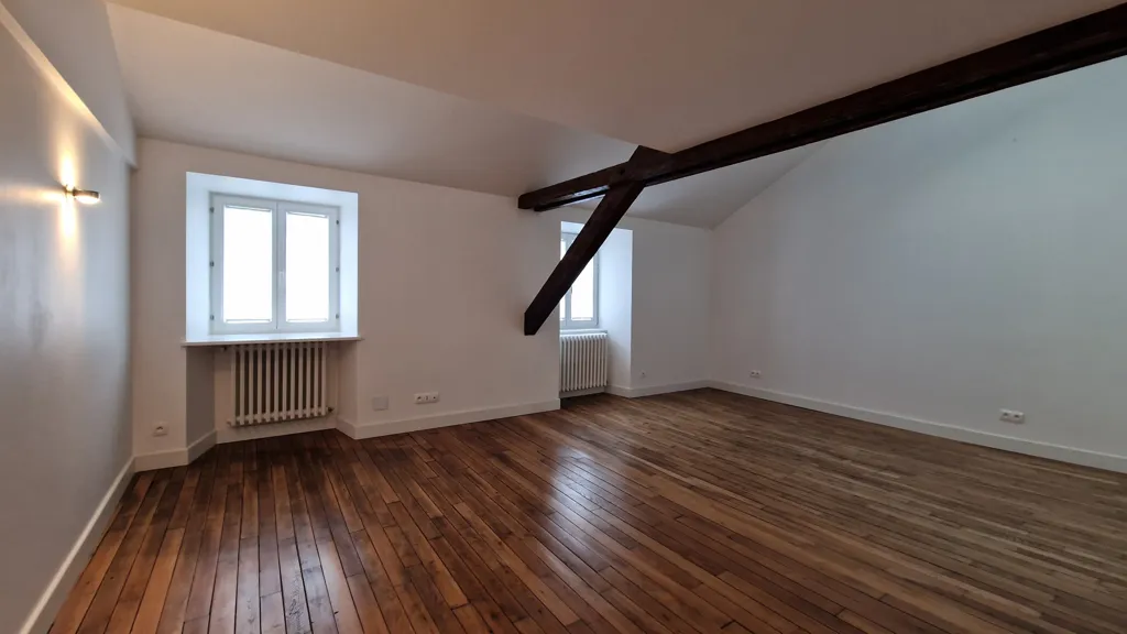 Toad - New 3-Bed Flat with Mezzanine in Metz