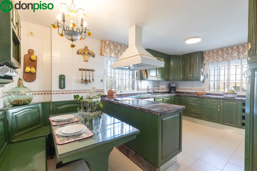 Cuisine - Luxury Detached House with Pool in Zubia