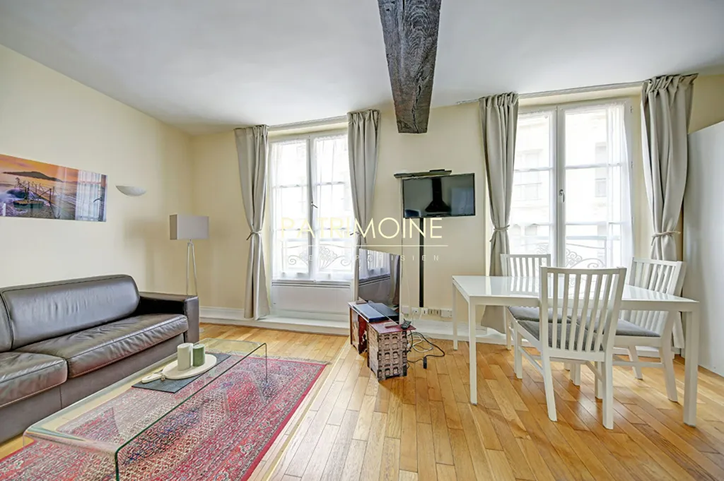 Séjour - Appartement Lumineux au Centre de St Germain en Laye