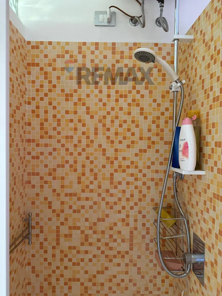 Bathrooms - Apartment with Private Beach Access in Giardini-Naxos