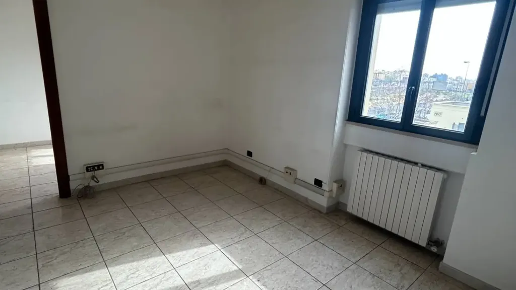 Stanze - Office Space with Parking in Bari