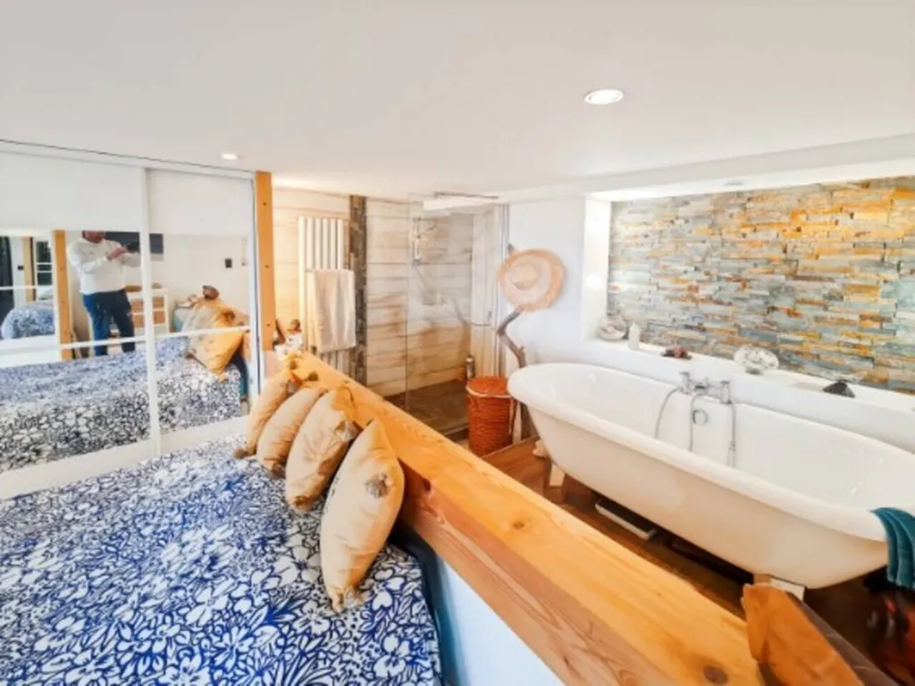 Magamistoad - Charming Villa with Pine Grove in Pierrevert