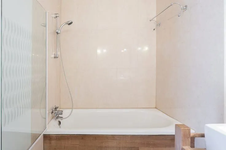 Bathrooms - Apartment with Canal View in Antwerp