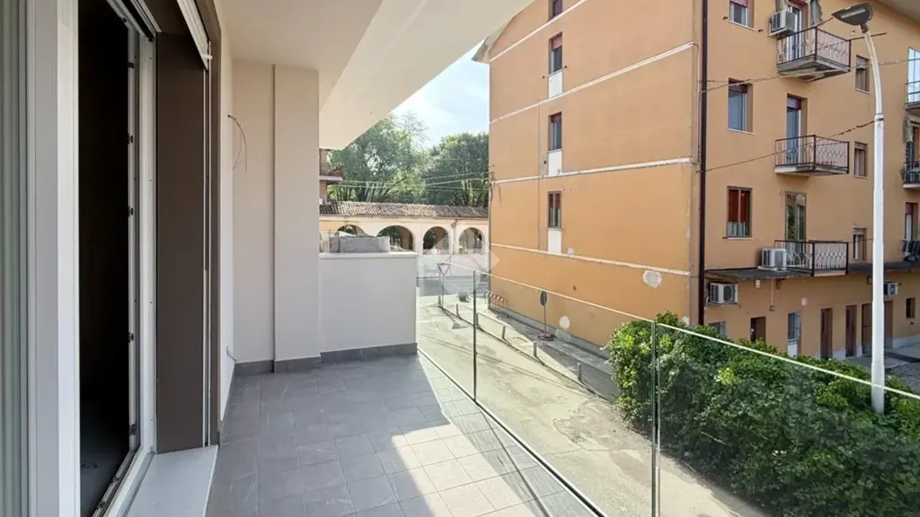 Rõdu - Newly Built Apartment with Balcony in Novellara