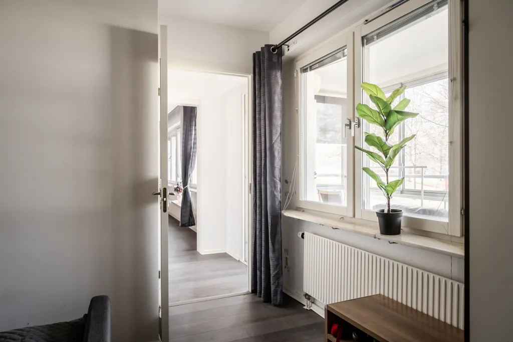 Entrée - Renovated Penthouse with Balcony in Borås