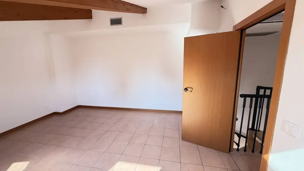 Pièces - Restored Triplex with Attic in Niguarda, Milan
