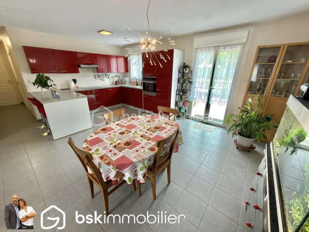 Söögituba - Recent Detached House with Terrace in Ostricourt