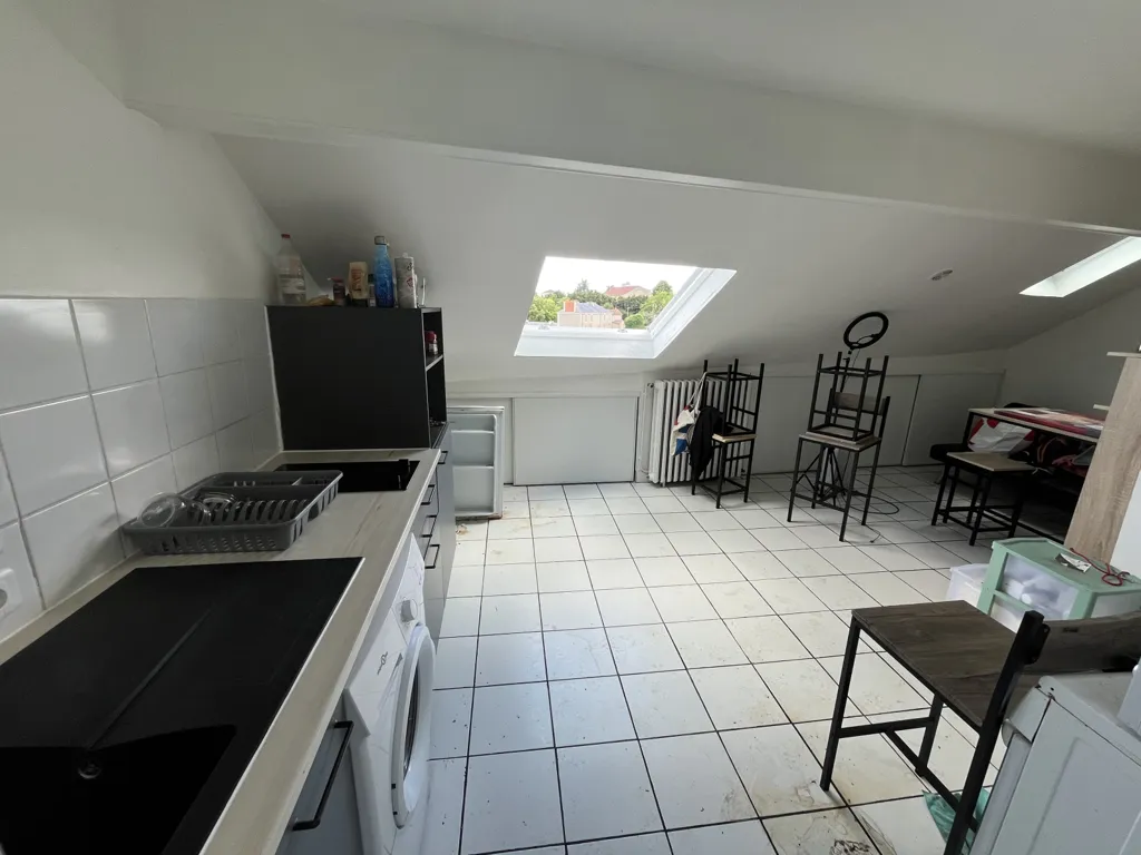 Cuisine - T1 Bis Mansardé avec Vue Dégagée à Poitiers