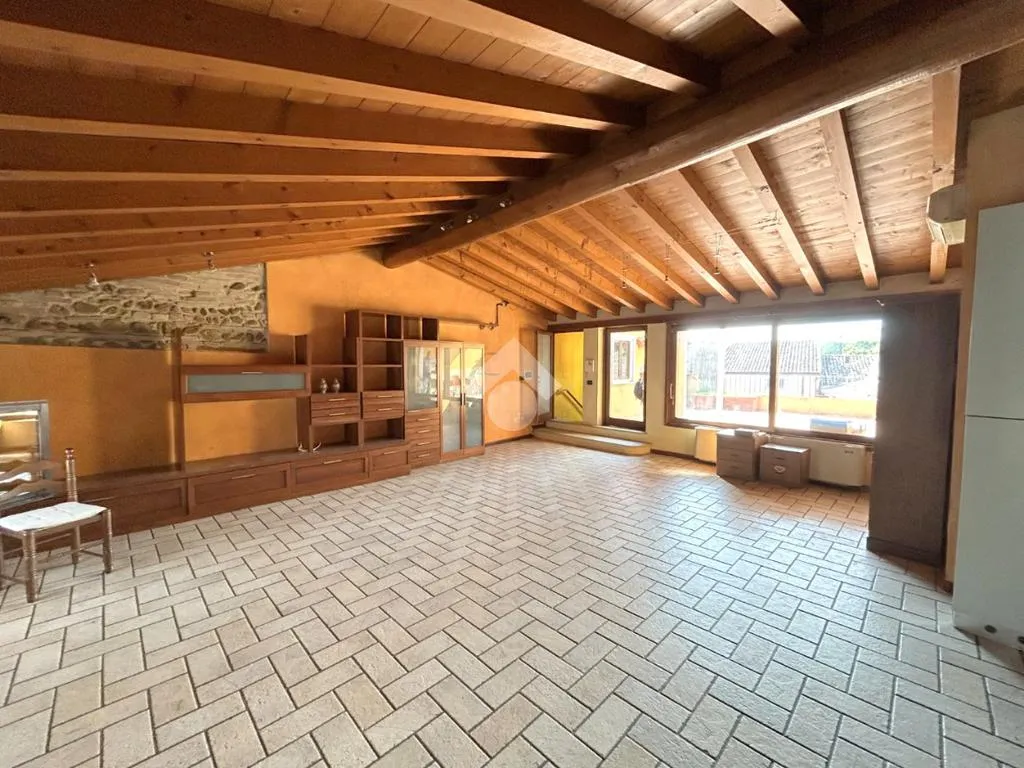 Elutuba - Triplex with Terrace in Carpenedolo