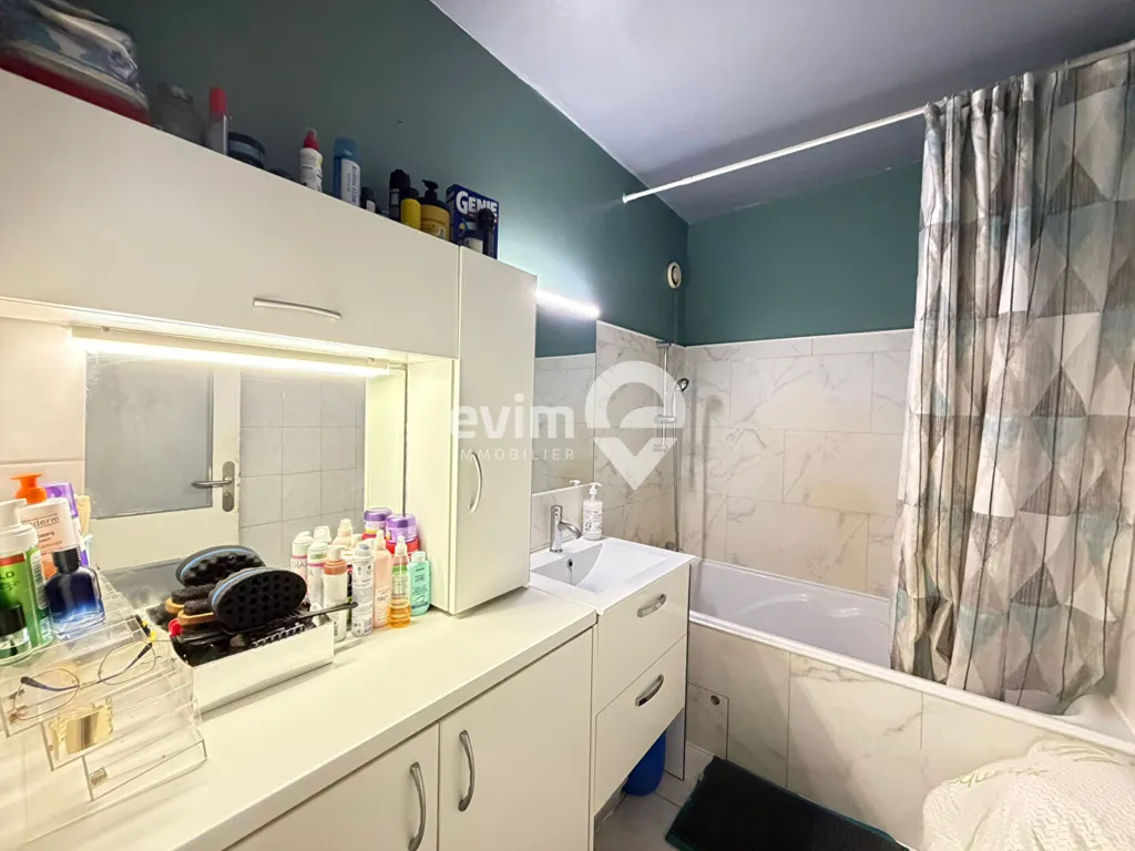Vannitoad - Spacious 4-Bed Flat Near Gare in Dynamic Area