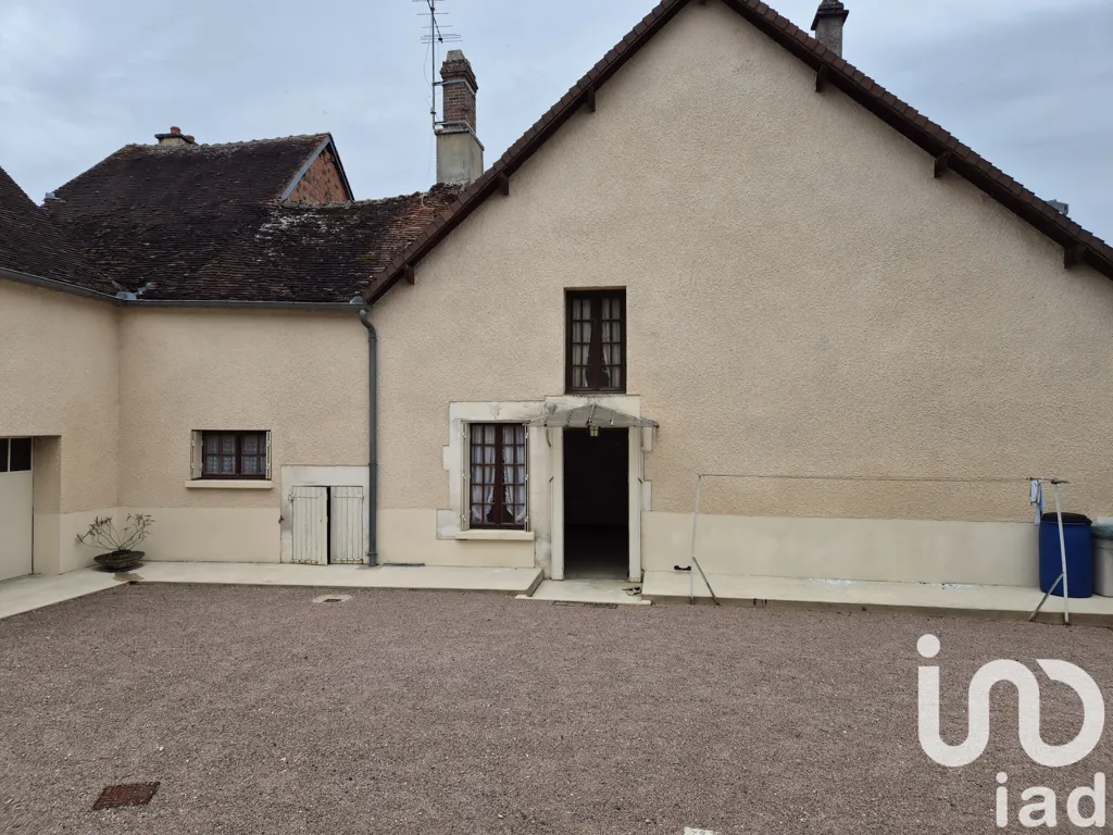Aed - Two-Home Ensemble with Courtyard in Épineuil