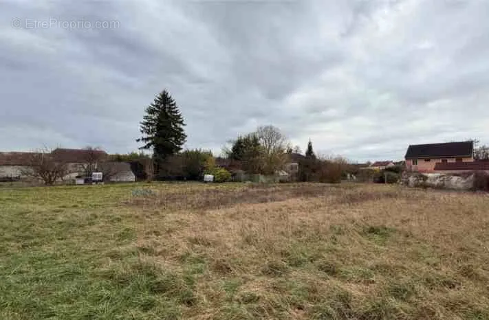 Aed - Non-Viabilised Plot in Fournival