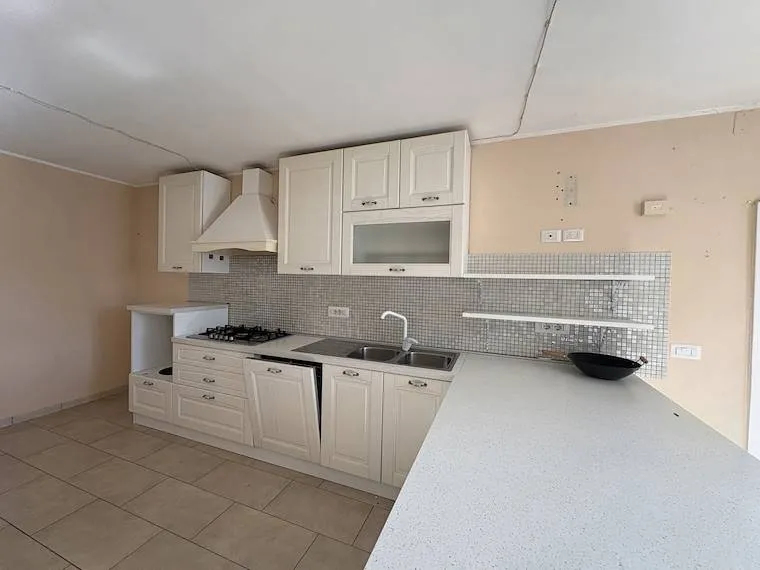 Küche - Rearranged Apartment with Balcony in Gallicano