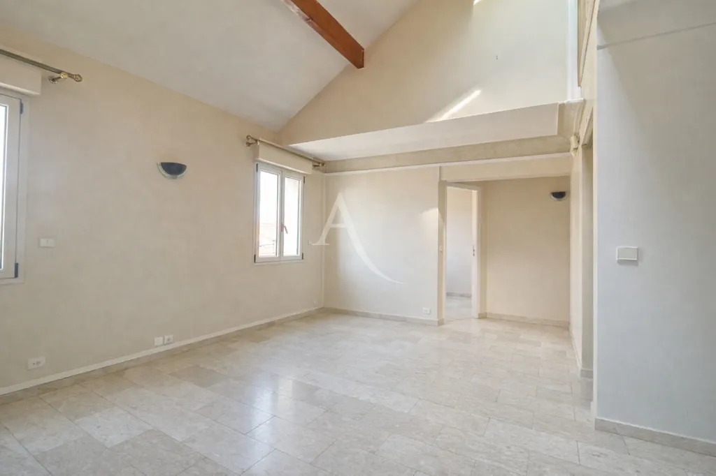 Toad - Duplex Flat with Mezzanine in Antony