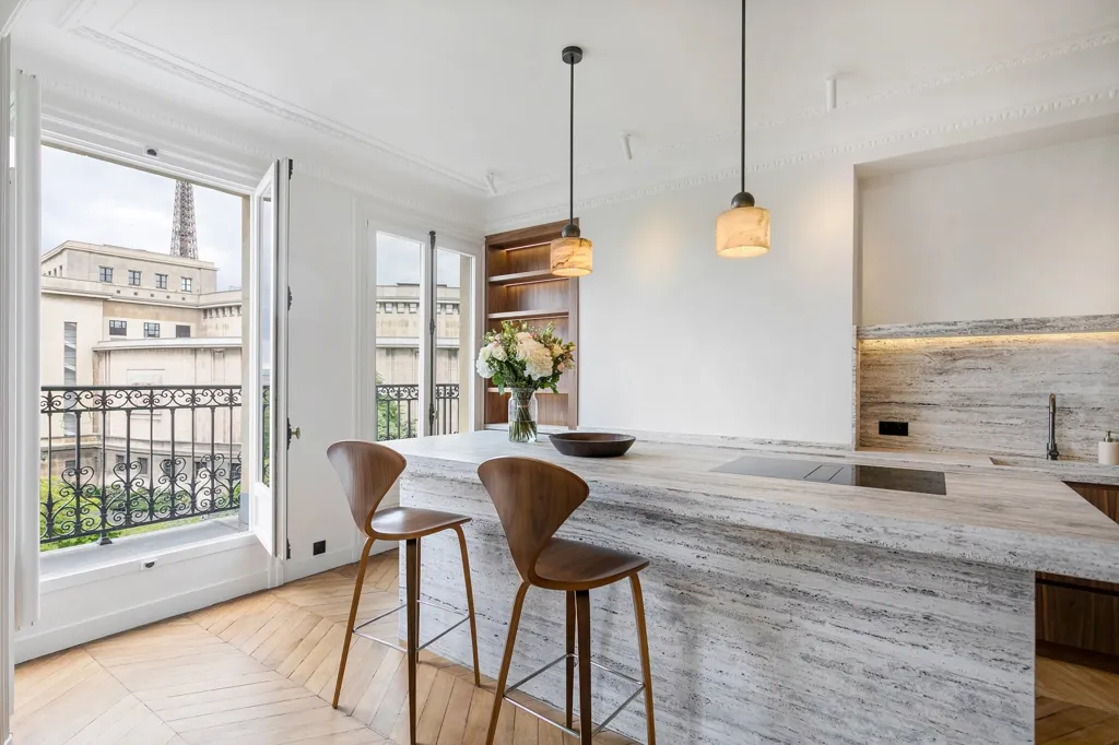 Cuisine - Appartement Rénové avec Vue sur la Tour Eiffel à Paris 16e