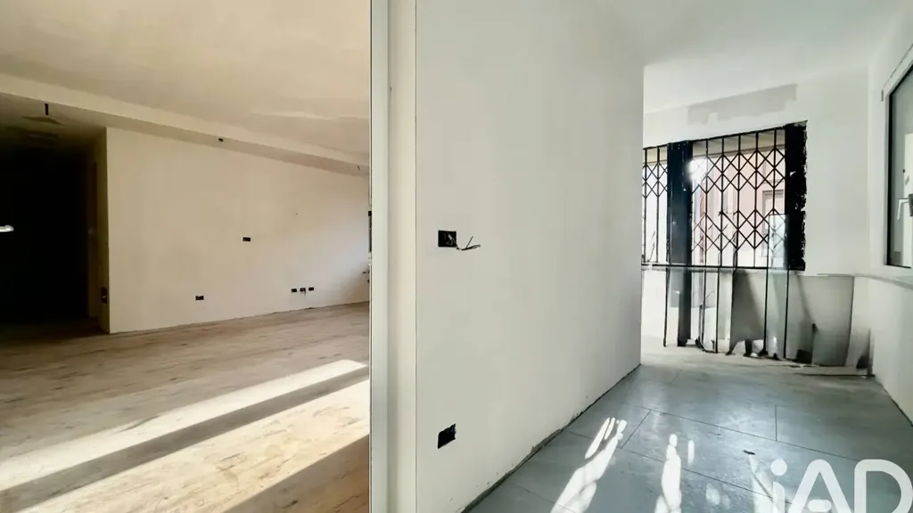 Pièces - Modern Triplex with Balcony in Florence