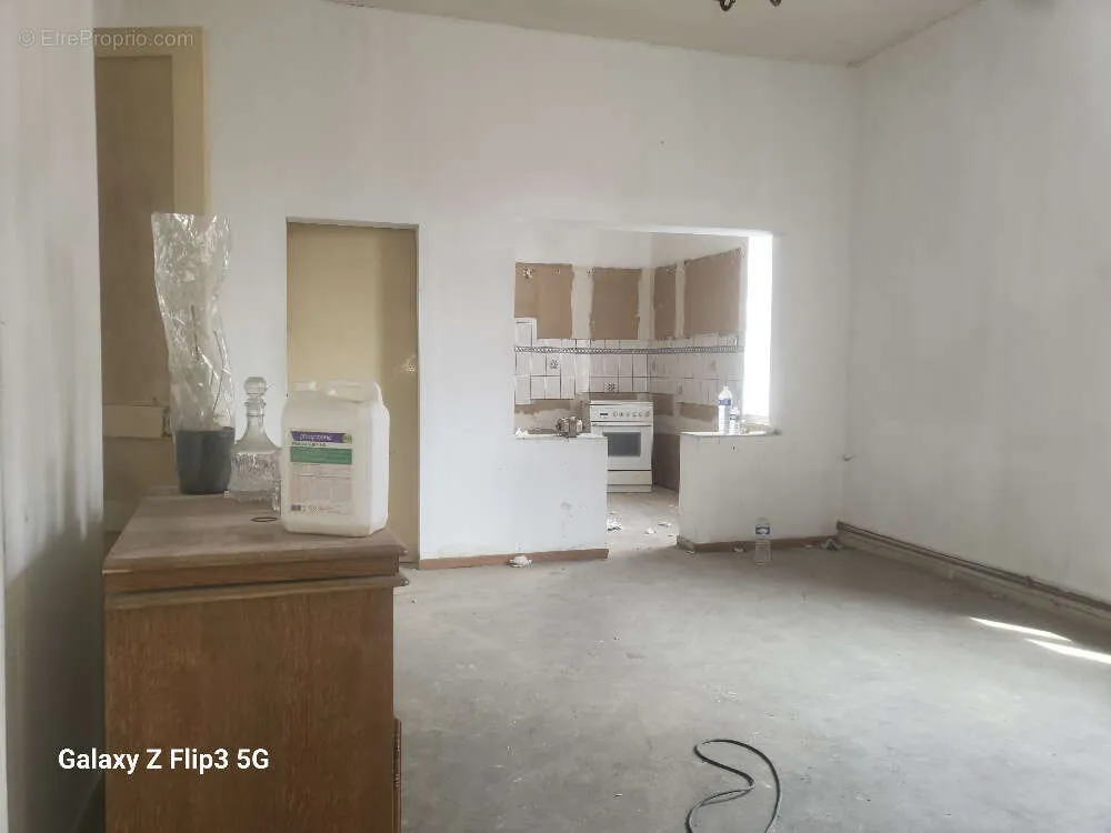 Kitchen - Renovable Building with Commercial Space in Roubaix