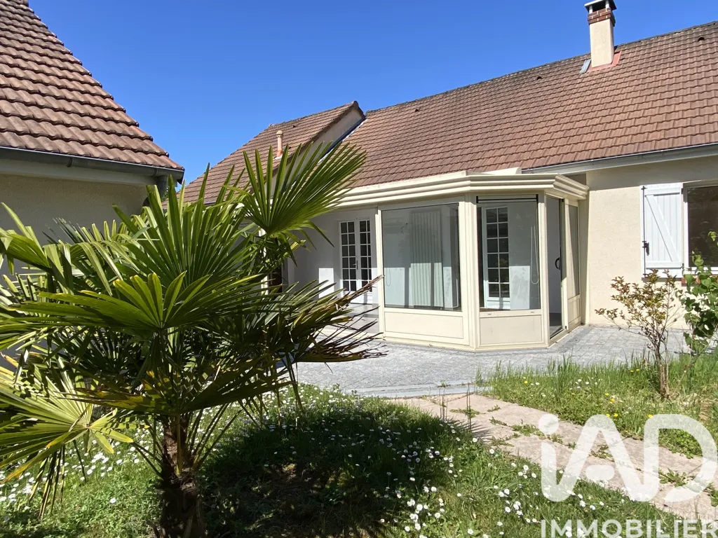 Extérieur - Maison de Plain-Pied avec Véranda à Semoy