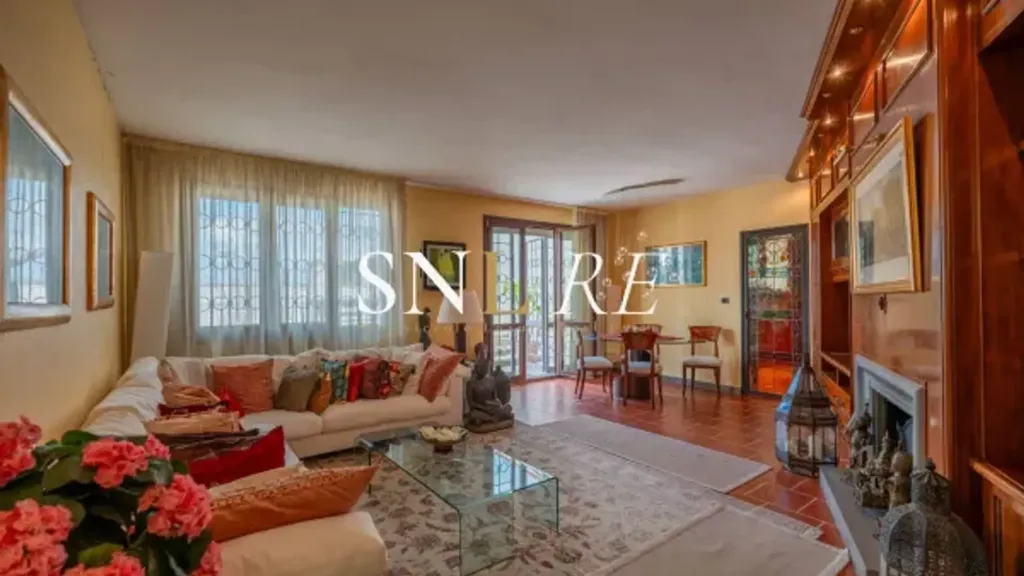 Soggiorno - Rustic Attico with Terraces in Florence