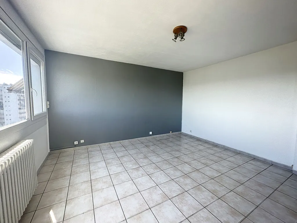 Toad - 2-Bedroom Apartment with Balcony in Montauban Centre