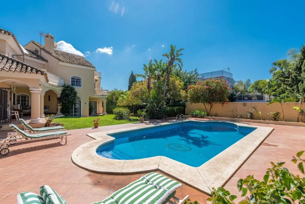 Bassein - Chalet with Pool in Marbella's Old Town