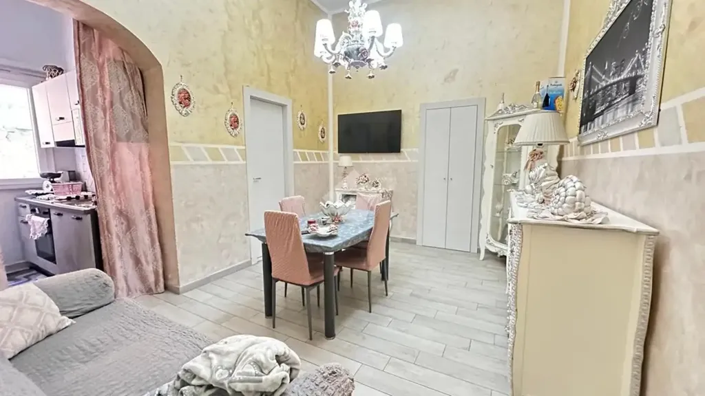 Dining Room - Rustic Apartment with Balcony in Palermo
