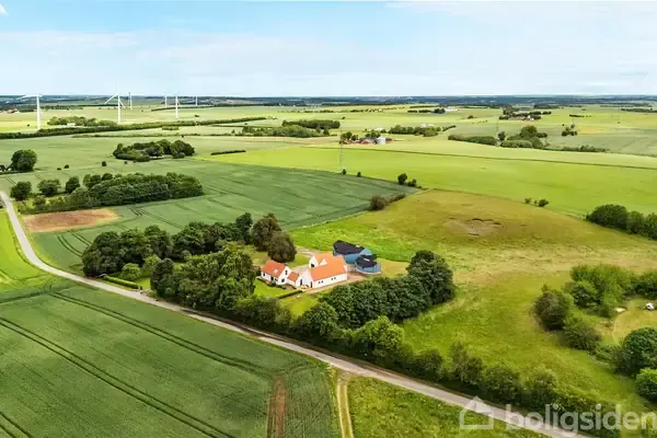 Õhuvaade - Mixed-Use Farmhouse with Large Garden in Sabro
