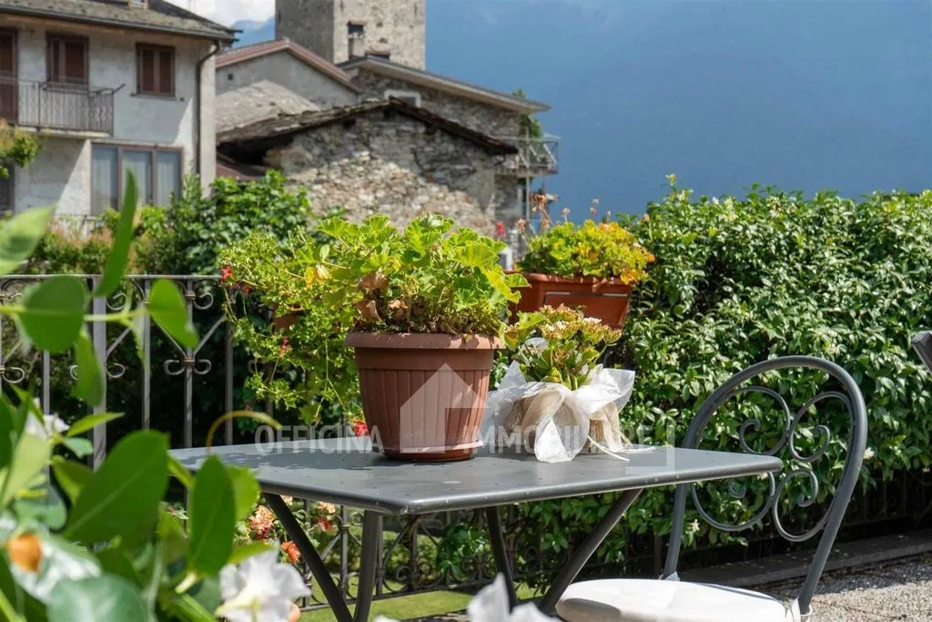 Terrasse - Luxury Villa with Garden in Sondrio