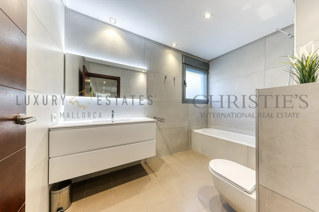 Salles de bain - Modern Villa with Sea Views in Cala Vinyas
