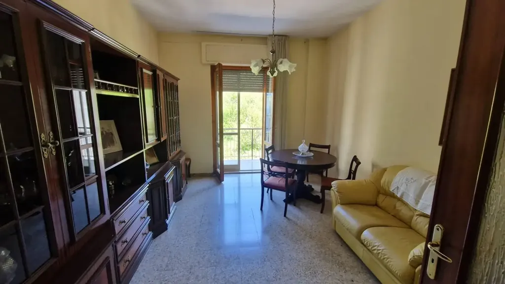 Elutuba - Three-Bedroom Apartment with Balcony in Avellino