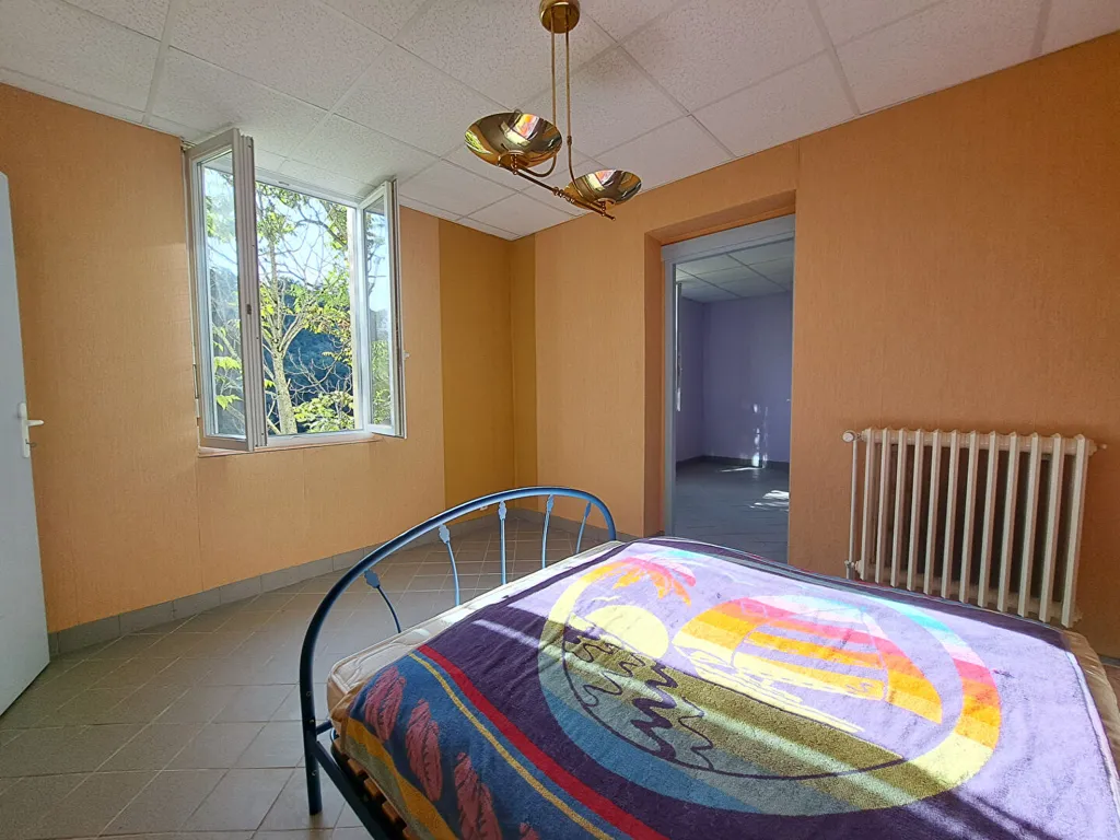 Chambres - Maison avec Garage et Terrain à Proximité du Centre-Ville