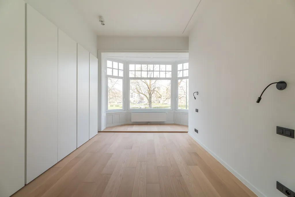 Esik - Apartment with South-Facing Terrace in Montgomery